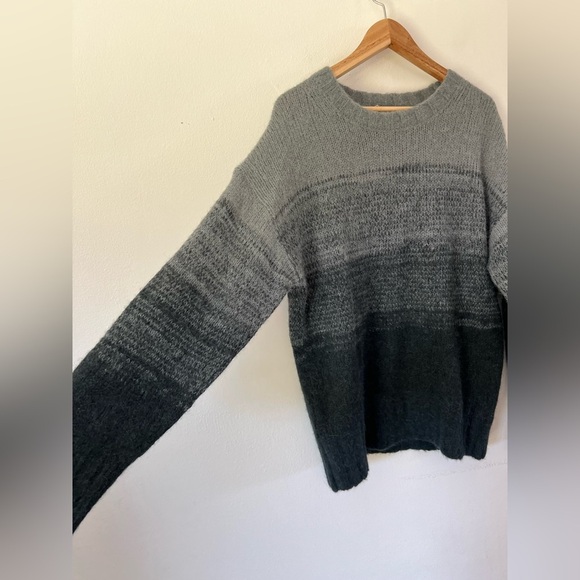 Everlane The Gradient Grey Ombre Alpaca Blend Knit Crewneck Sweater Size Medium - Picture 3 of 8